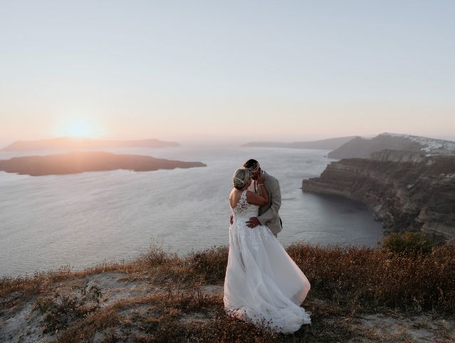 UK Wedding planner in Santorini Gem